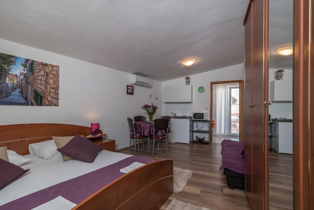 Apartments Mare Trogir Eksteriør bilde
