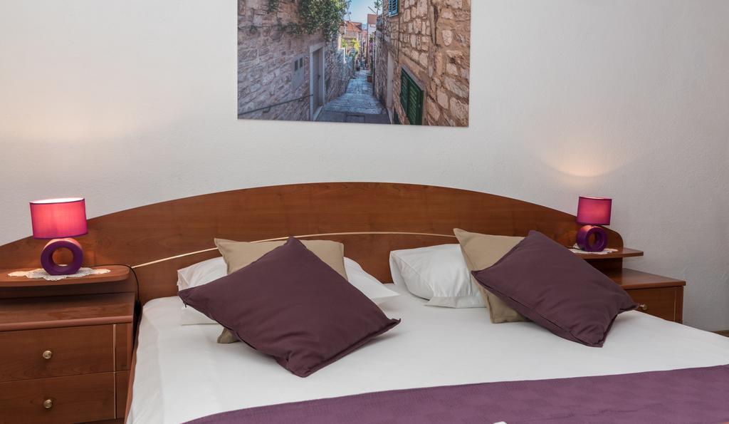 Apartments Mare Trogir Eksteriør bilde