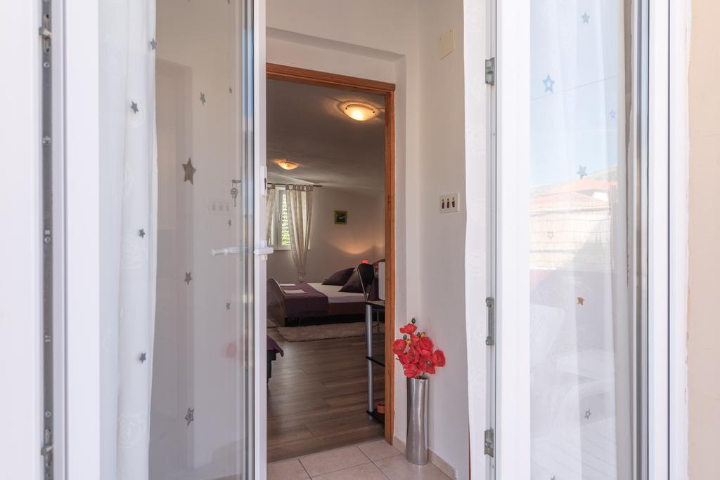 Apartments Mare Trogir Eksteriør bilde